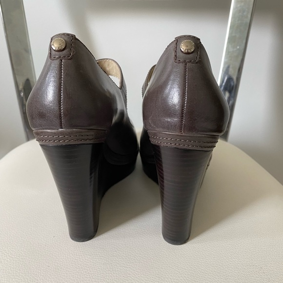 Michelle Kors Aged Leather Wedges - Picture 3 of 5